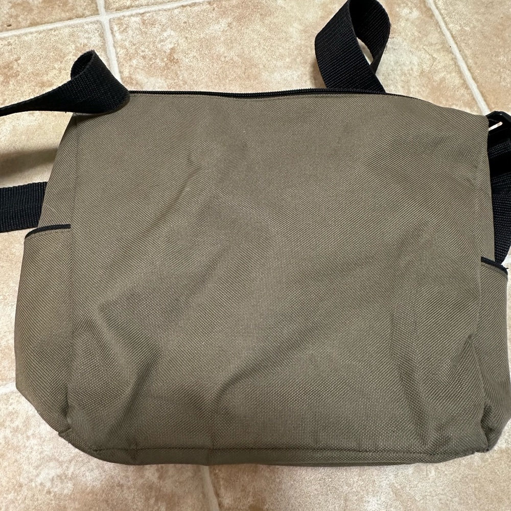 Awesome vintage United Colors of Benetton mini messenger bag - Picture 4 of 11
